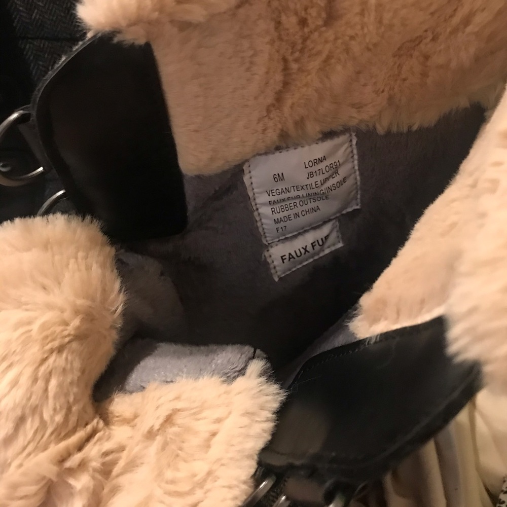 JBU faux fur shearling winter boots with low heel - Picture 4 of 4